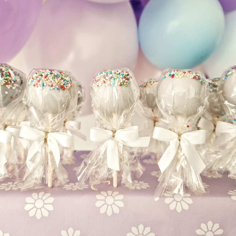 NIESPODZIANKA Cake-Pops  "To dziewczynka" (12 sztuk)