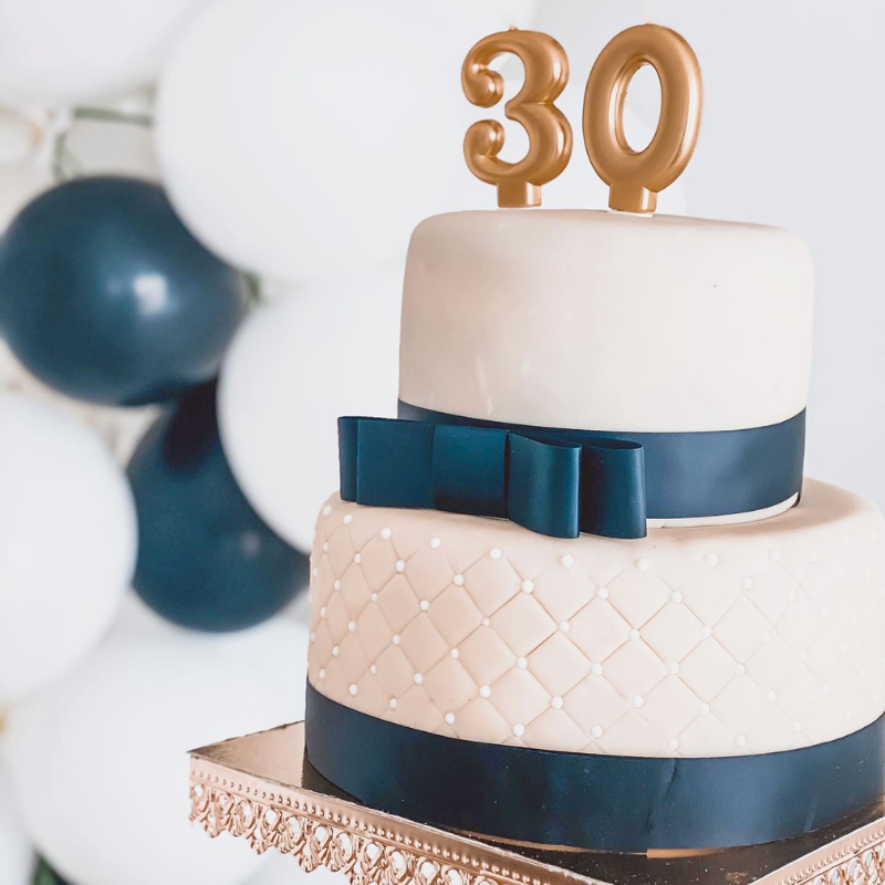 Dwupiętrowy tort weselny White Wedding