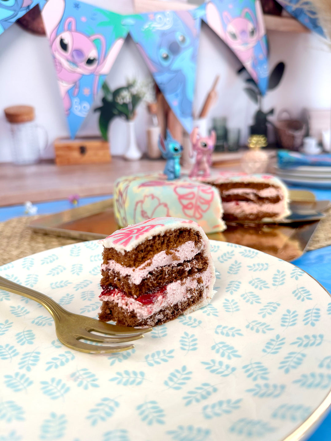 Angel & Stitch® na tropikalnym torcie Deluxe