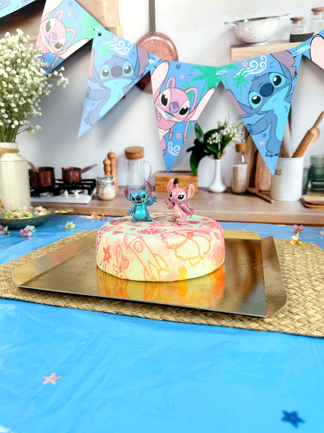 Angel & Stitch® na tropikalnym torcie Deluxe