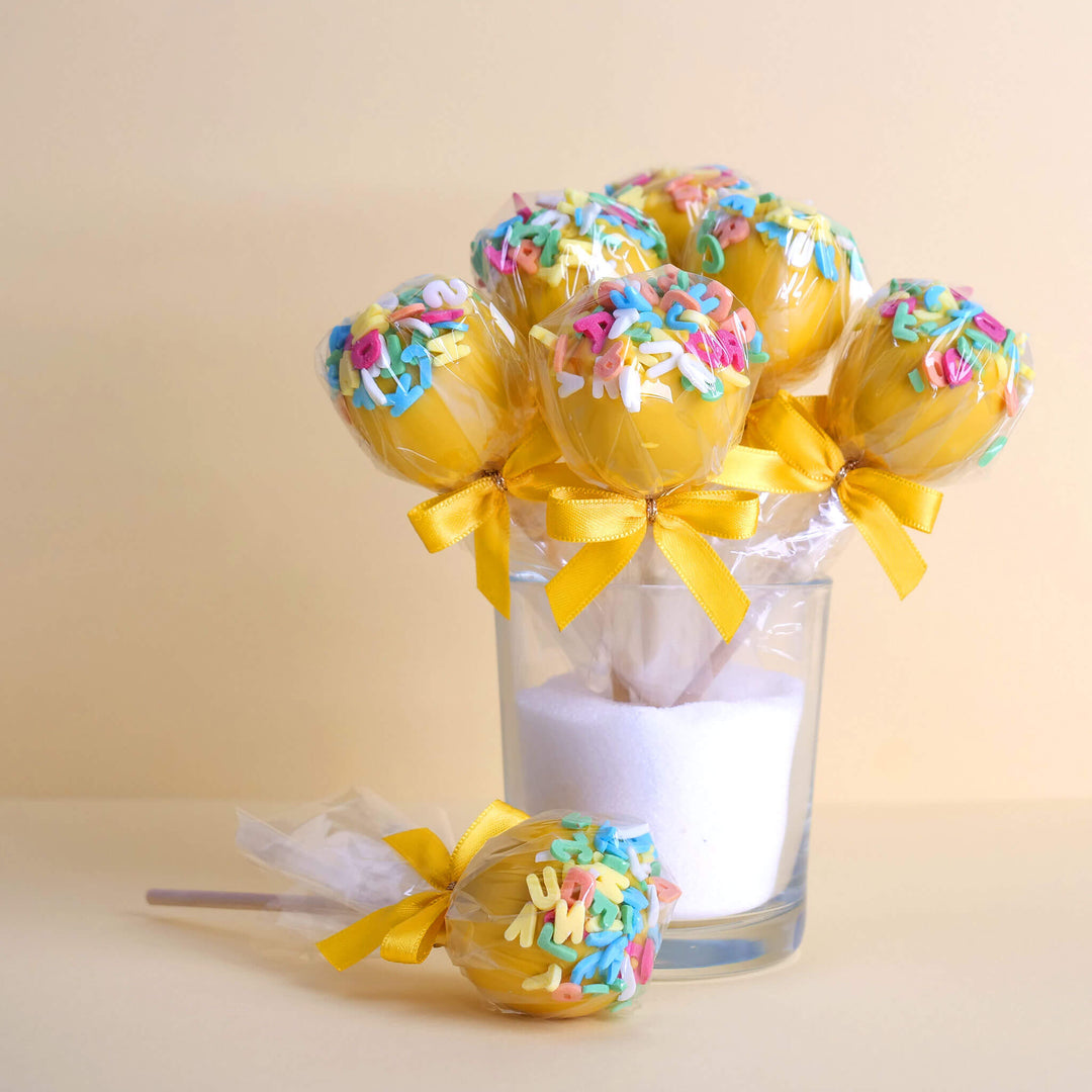 Żółte Cake-Popsy z literkami (12 sztuk)