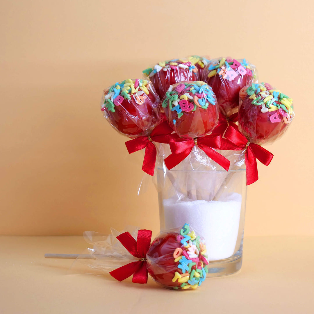 Czerwone Cake-Popsy z literkami (12 sztuk)
