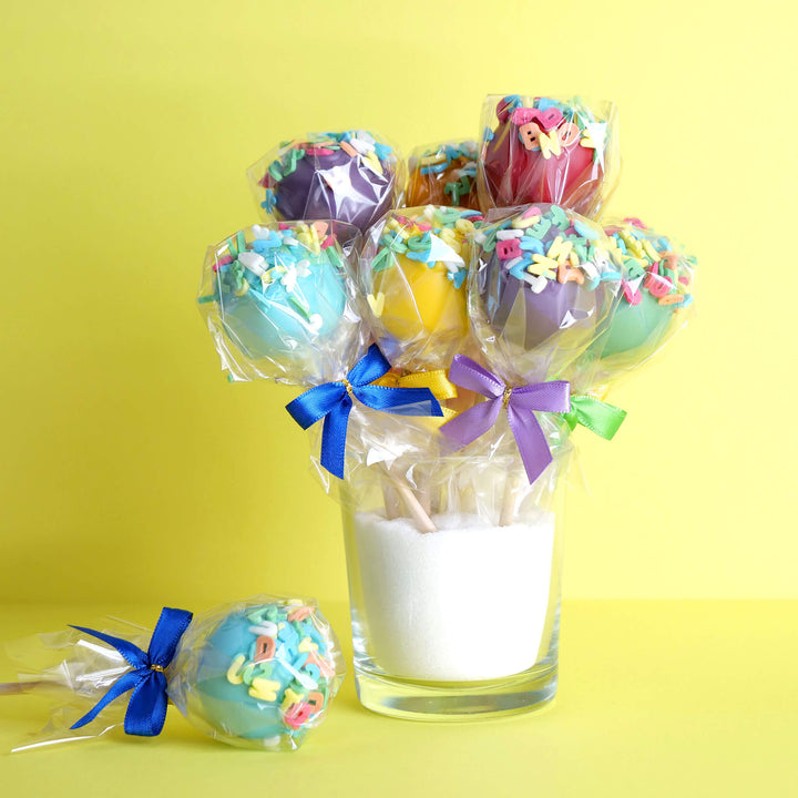 Kolorowe Cake-Pops z literkami (12 Sztuk)