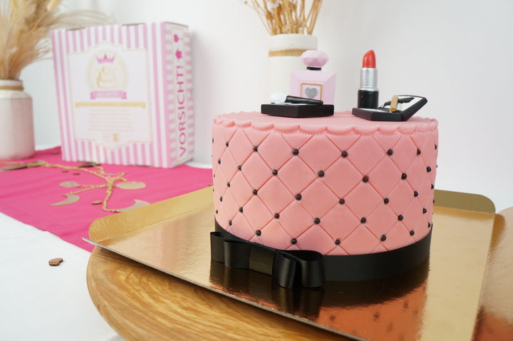 Deluxe tort makijażowy z czarną wstążką