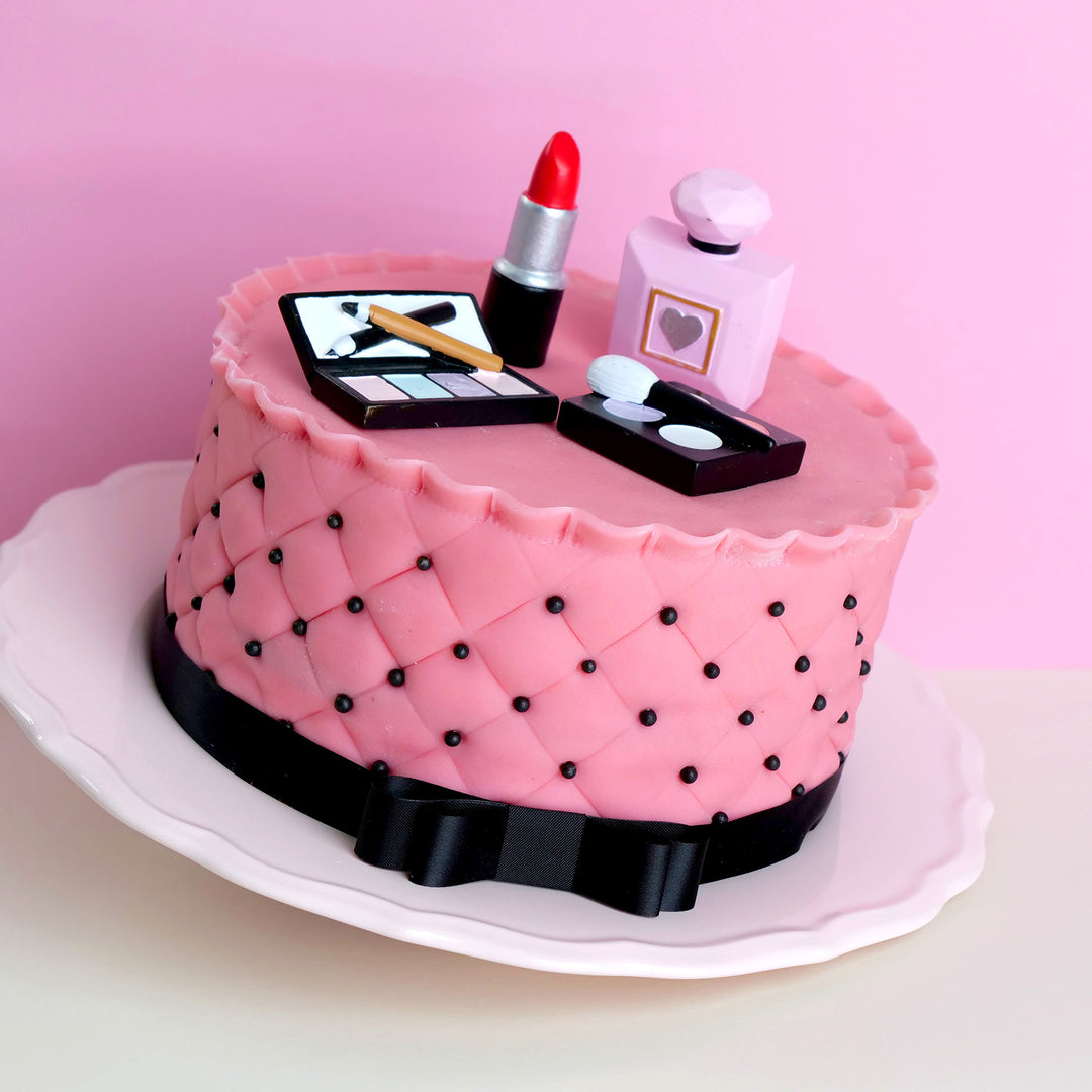 Deluxe tort makijażowy z czarną wstążką