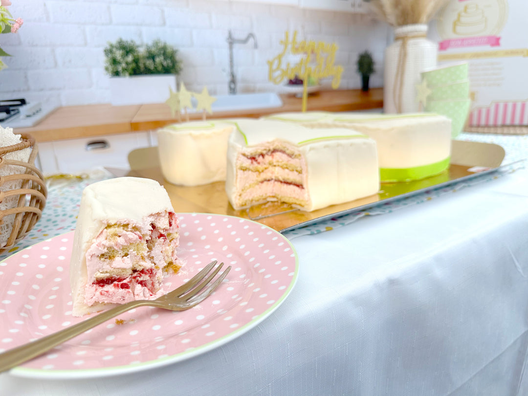 Podwójny tort w kształcie cyfry, różne kolory 