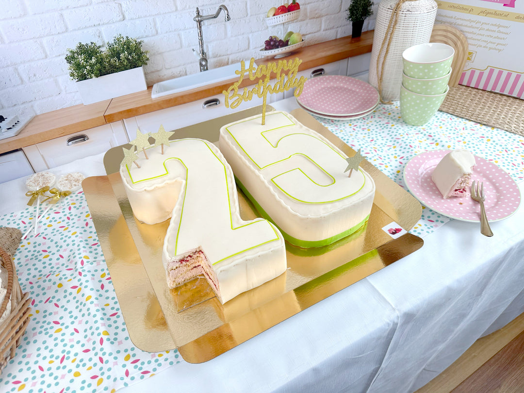 Podwójny tort w kształcie cyfry, różne kolory 