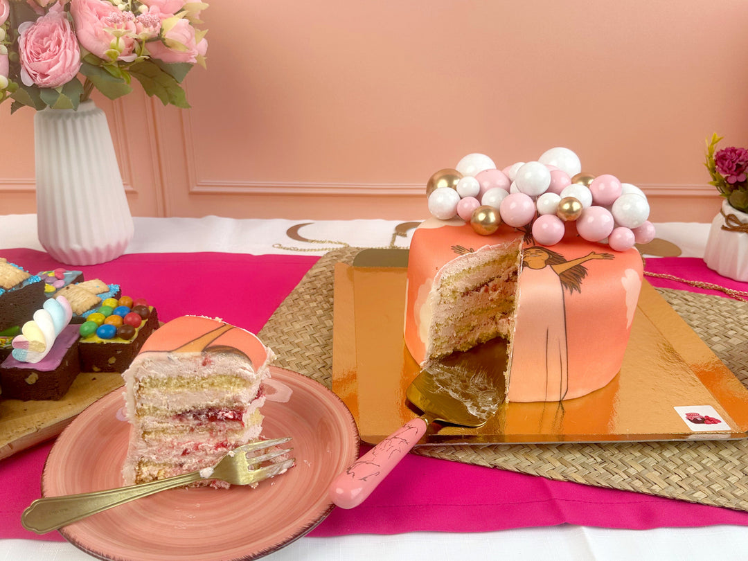 Tort z dekoracją balonową