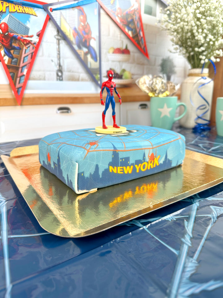 Spiderman® na torcie z pajęczyną