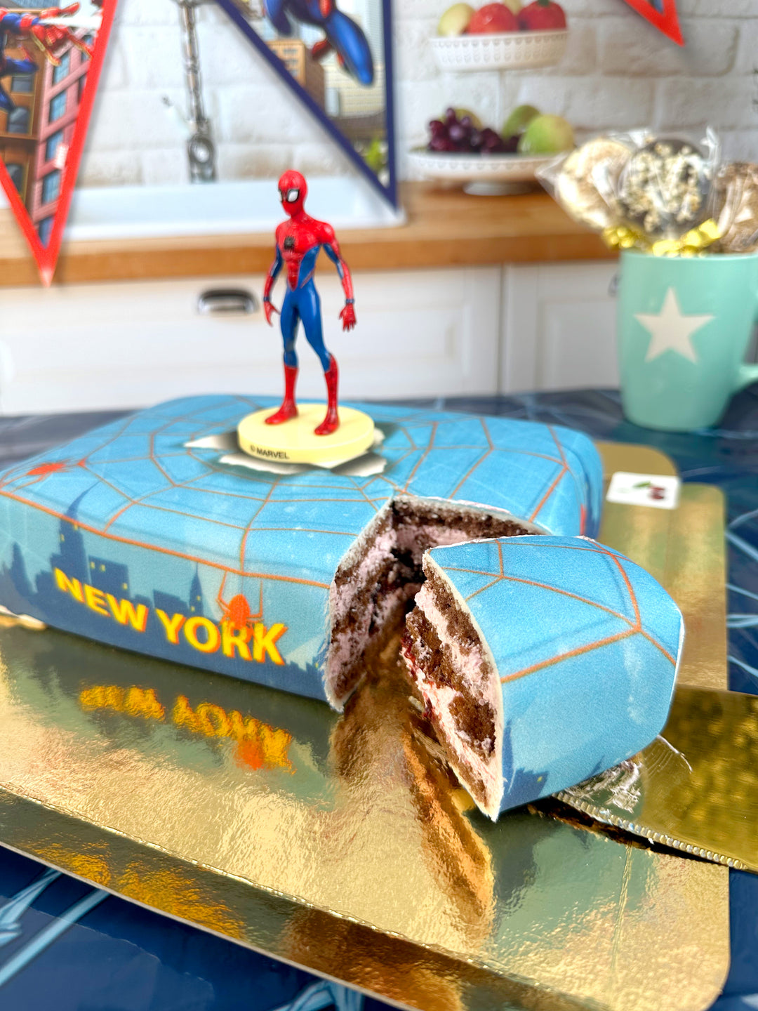 Spiderman® na torcie z pajęczyną