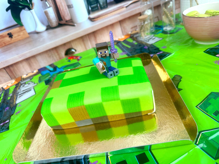 Figurka Minecraft® na torcie z motywem świata gier