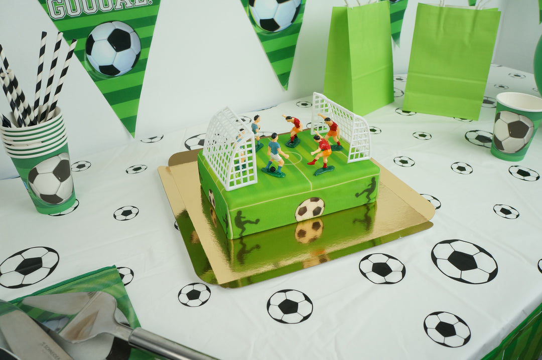 Piłkarze na torcie boiskowym