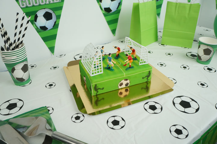 Piłkarze na torcie boiskowym