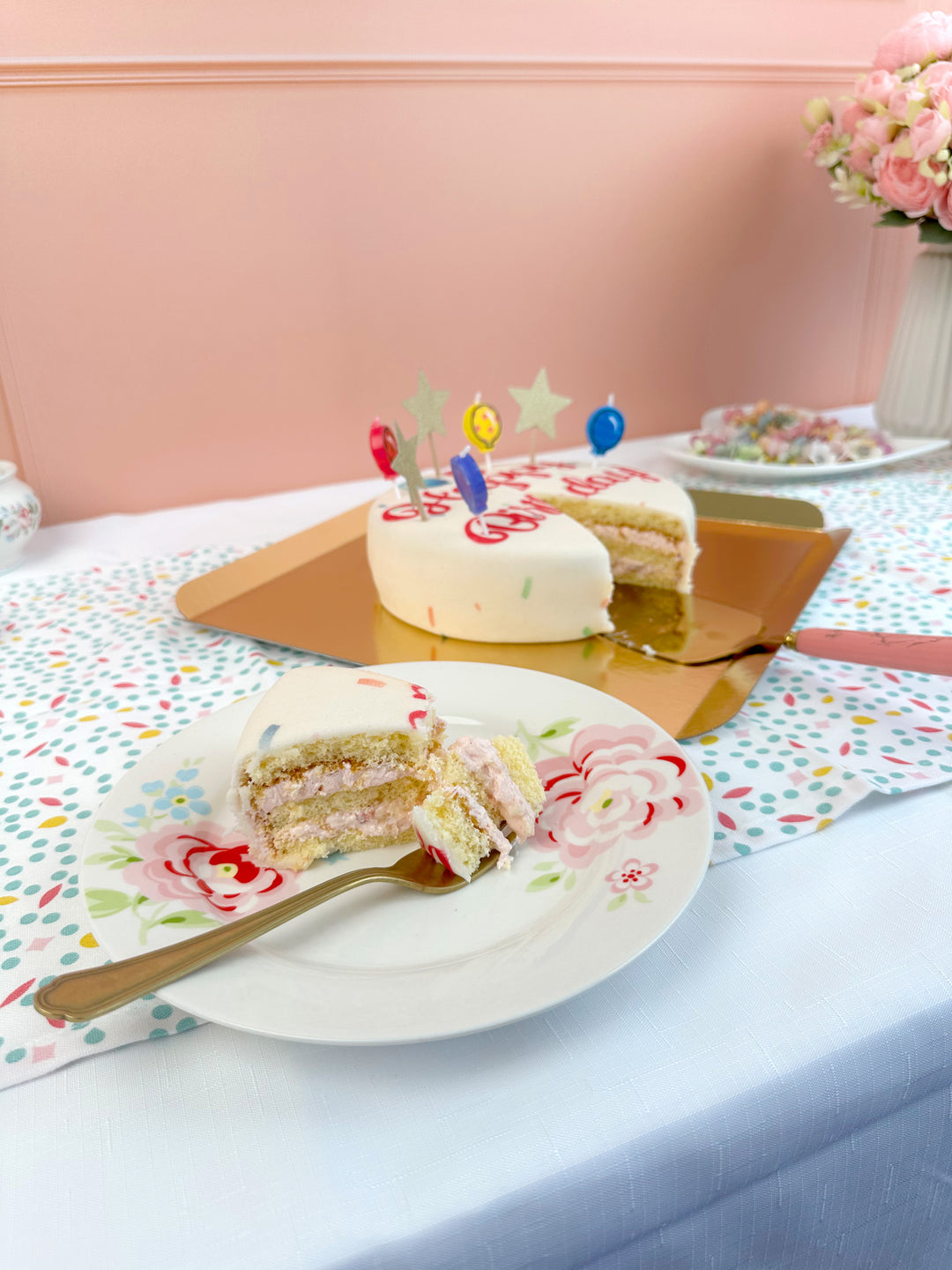 Tort z napisem Happy Birthday - różowy