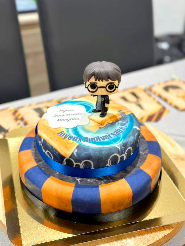 Harry Potter® na 2-poziomowym kruczym torcie