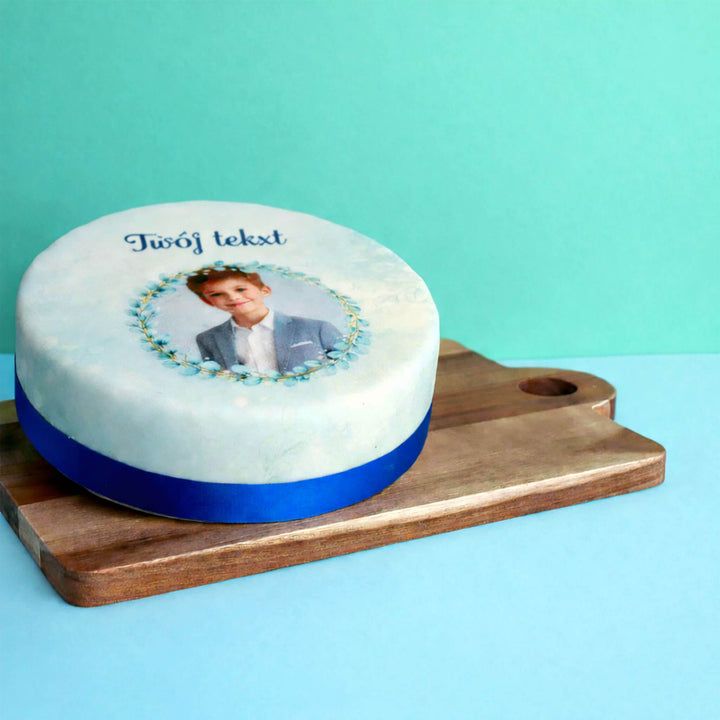 Niebieski tort ze zdjęciem z motywem eukaliptusa z indywidualnym napisem
