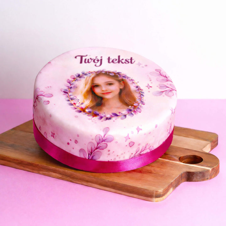 Różowy tort ze zdjęciem z motywem eukaliptusa z indywidualnym napisem
