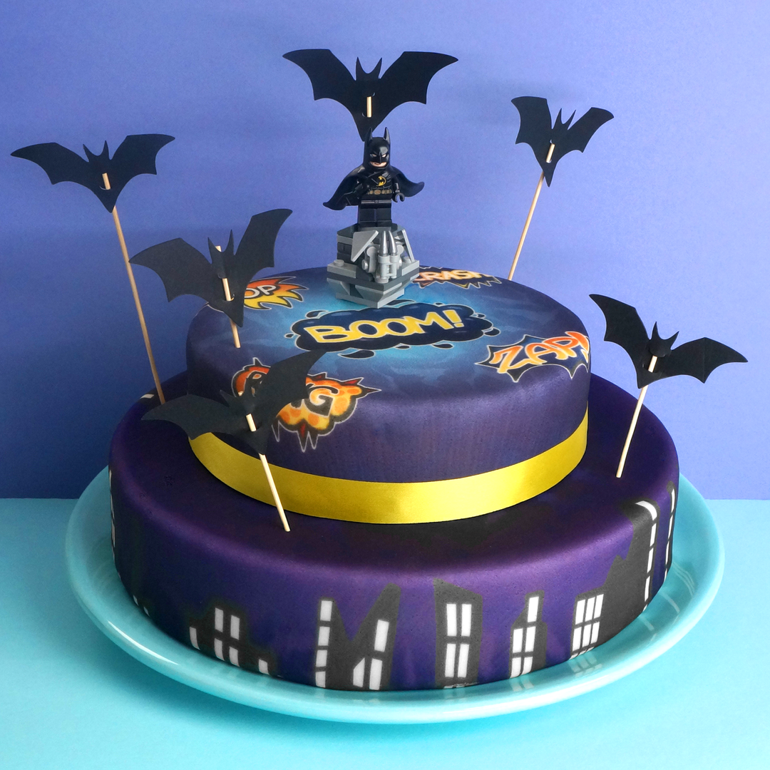 Figurka LEGO Batman® na dwupiętrowym torcie