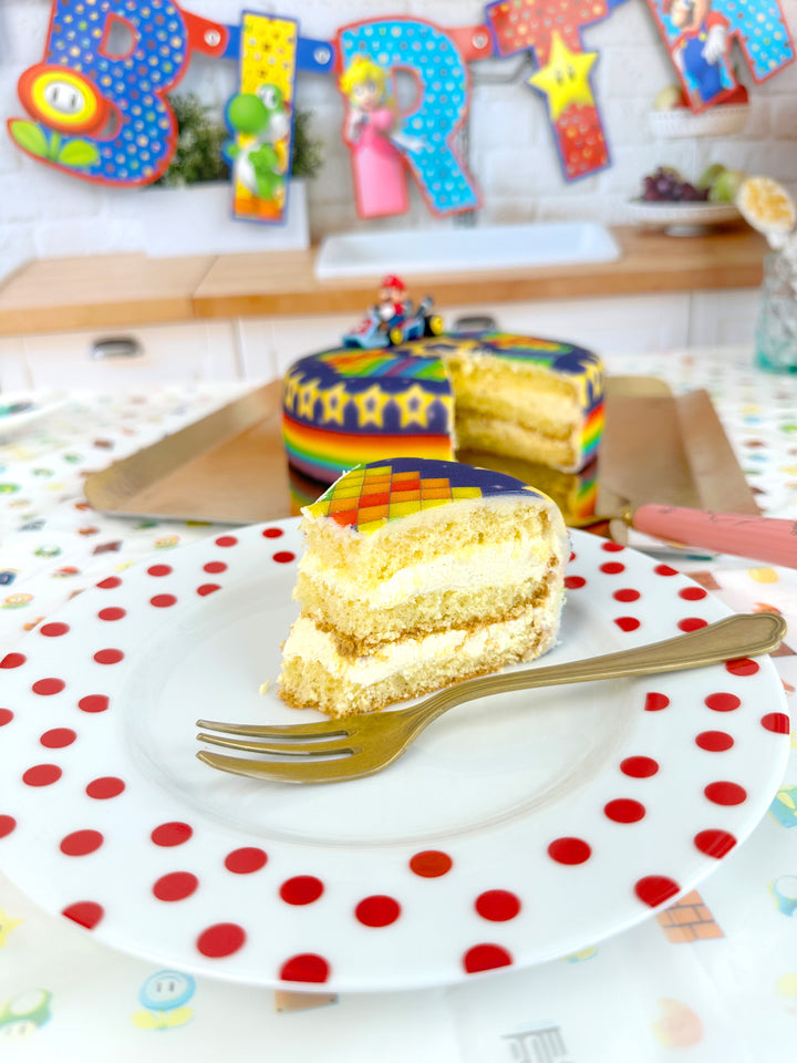 Mario Kart® na torcie na gwiezdnym torze wyścigowym