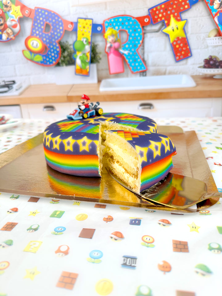 Mario Kart® na torcie na gwiezdnym torze wyścigowym