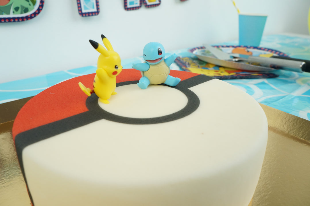 Figurka Pokémon® na torcie w kształcie piłki