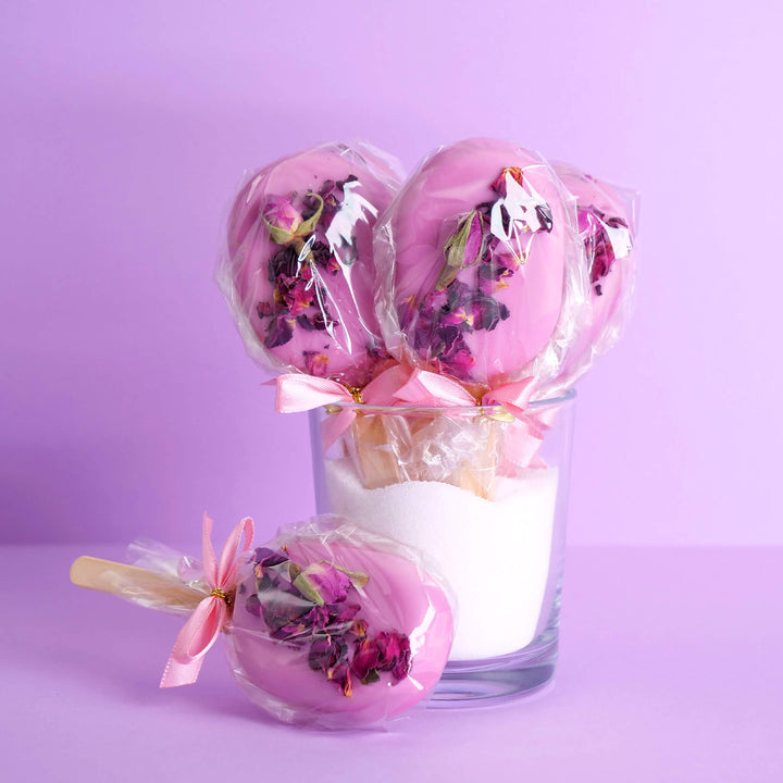 Cake-Popsicle z różowymi płatkami róży (10 sztuk)