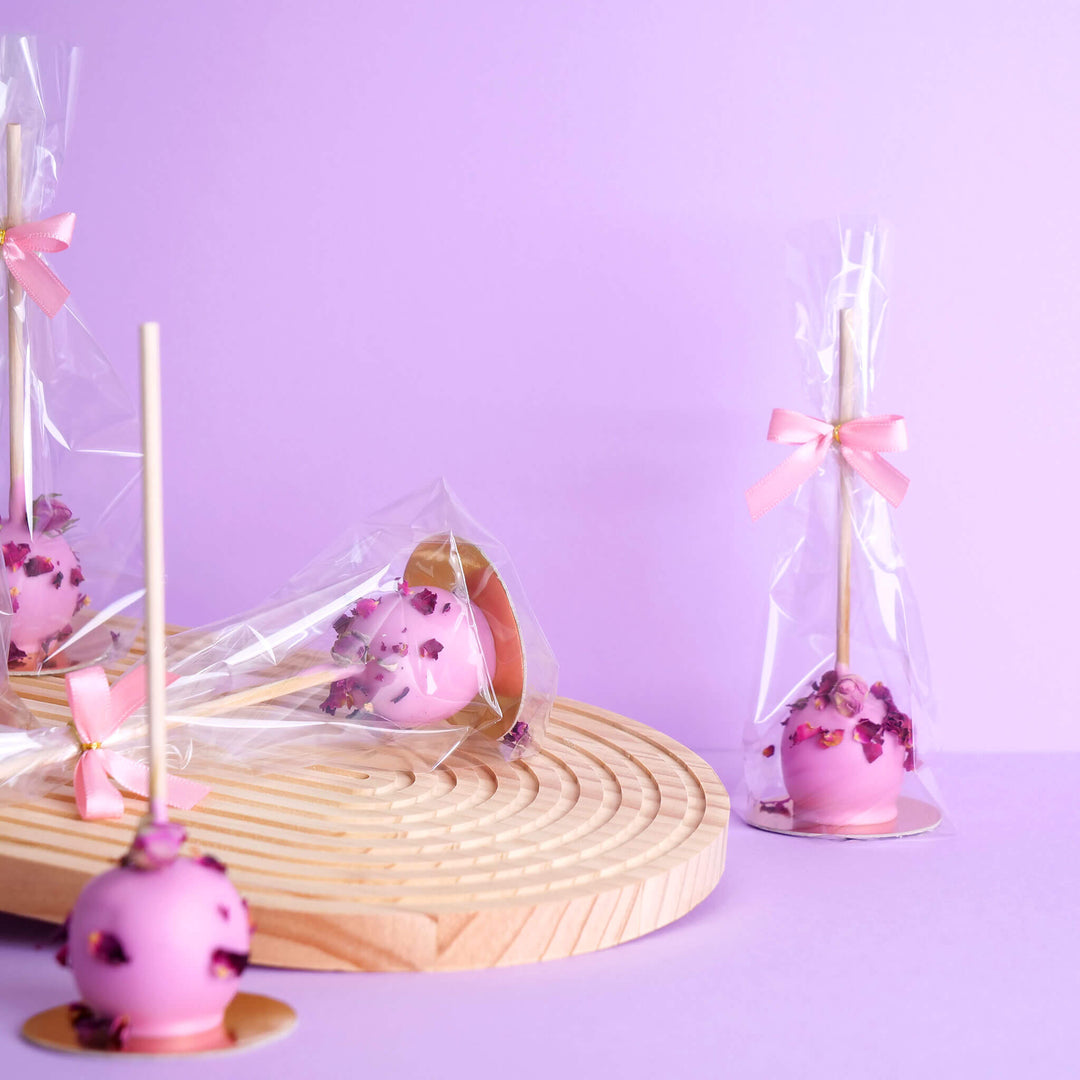 Różowe Deluxe Cake-Pops z różowymi płatkami róży (10 sztuk)