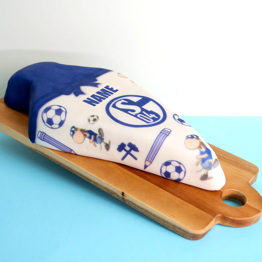 Tort w kształcie rożka szkolnego FC Schalke 04.