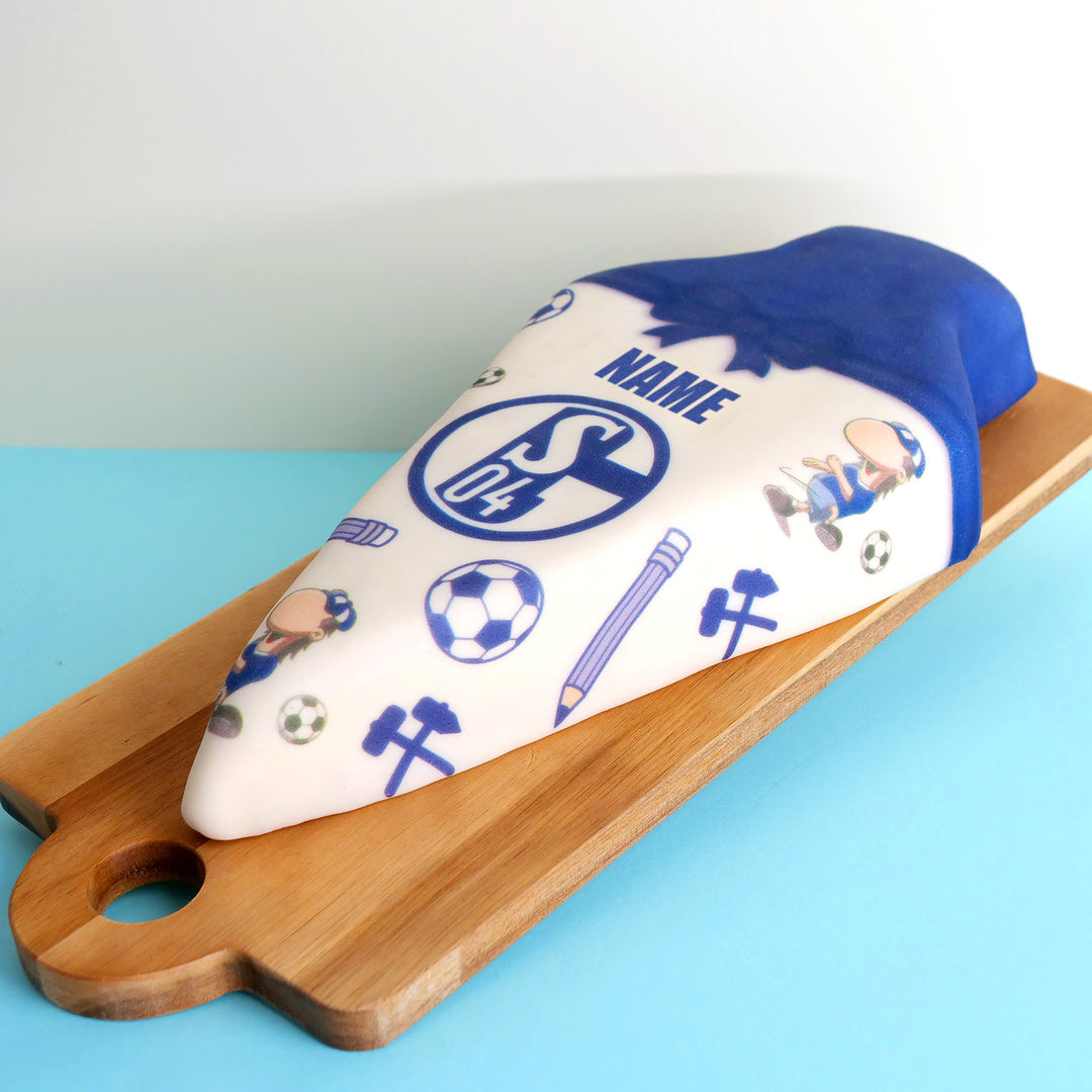 Tort w kształcie rożka szkolnego FC Schalke 04.