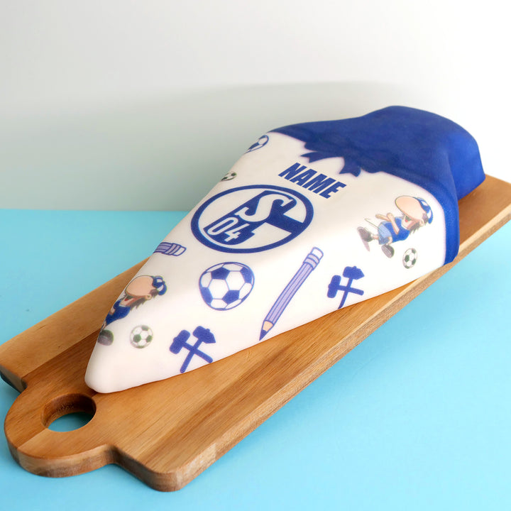 Tort w kształcie rożka szkolnego FC Schalke 04.