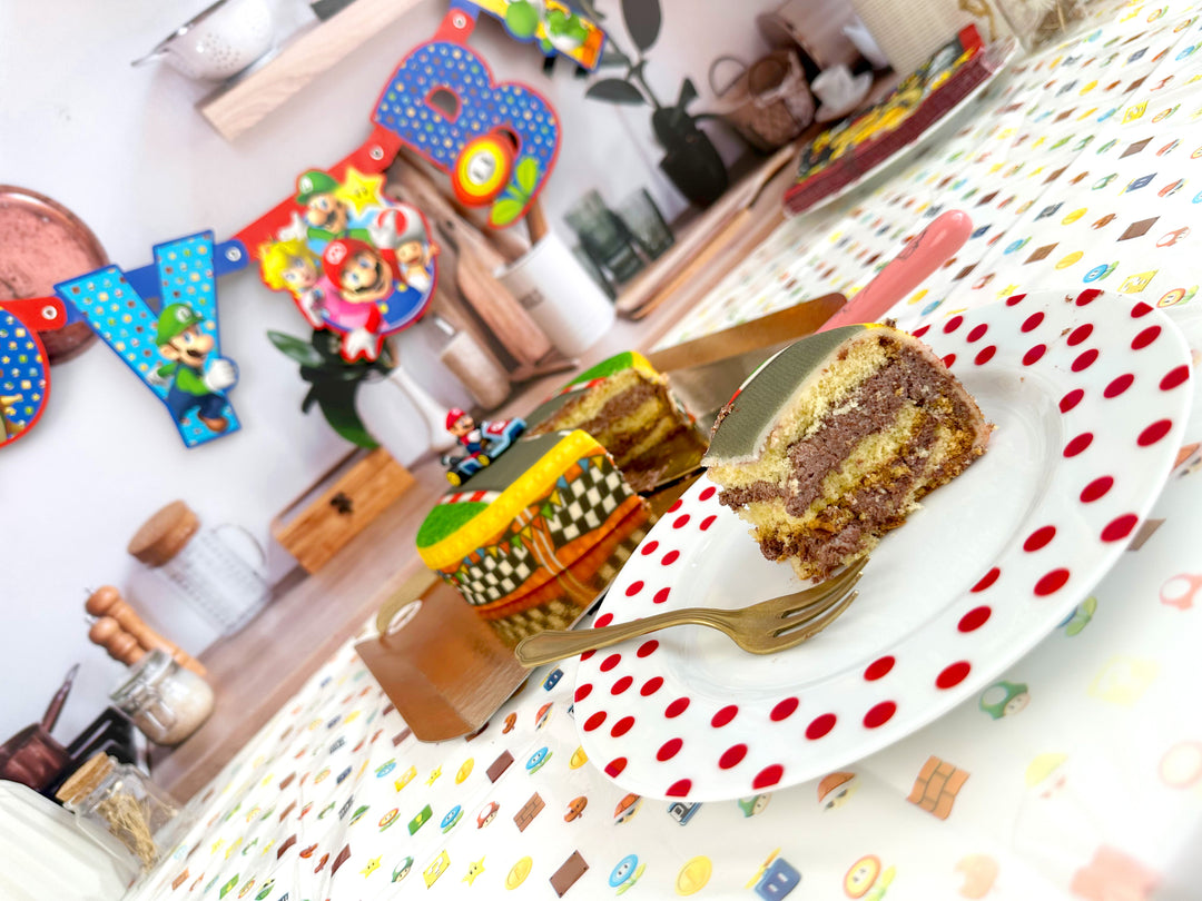 Mario Kart® na torcie na trawiastym torze wyścigowym