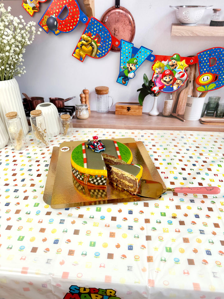 Mario Kart® na torcie na trawiastym torze wyścigowym