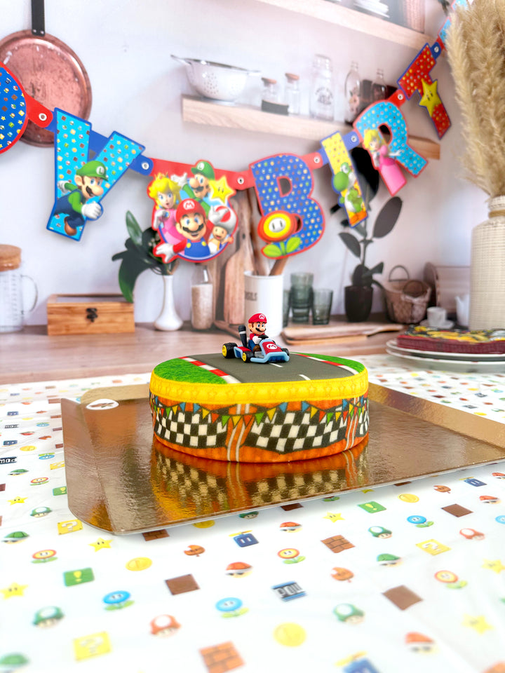 Mario Kart® na torcie na trawiastym torze wyścigowym