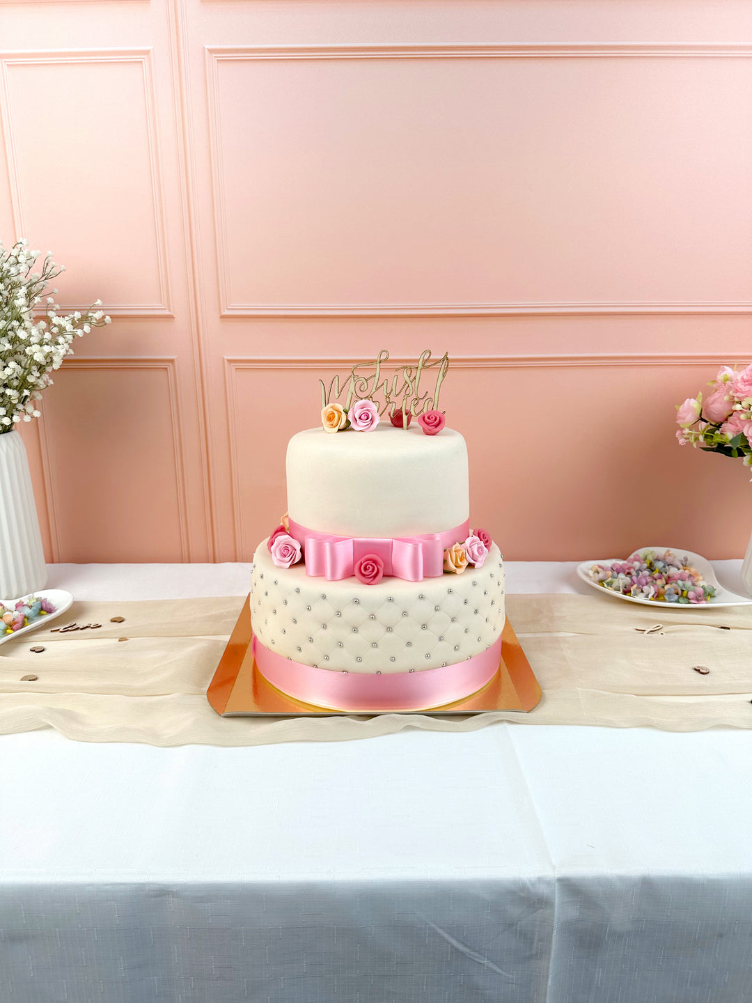 Dwupiętrowy tort weselny White Wedding