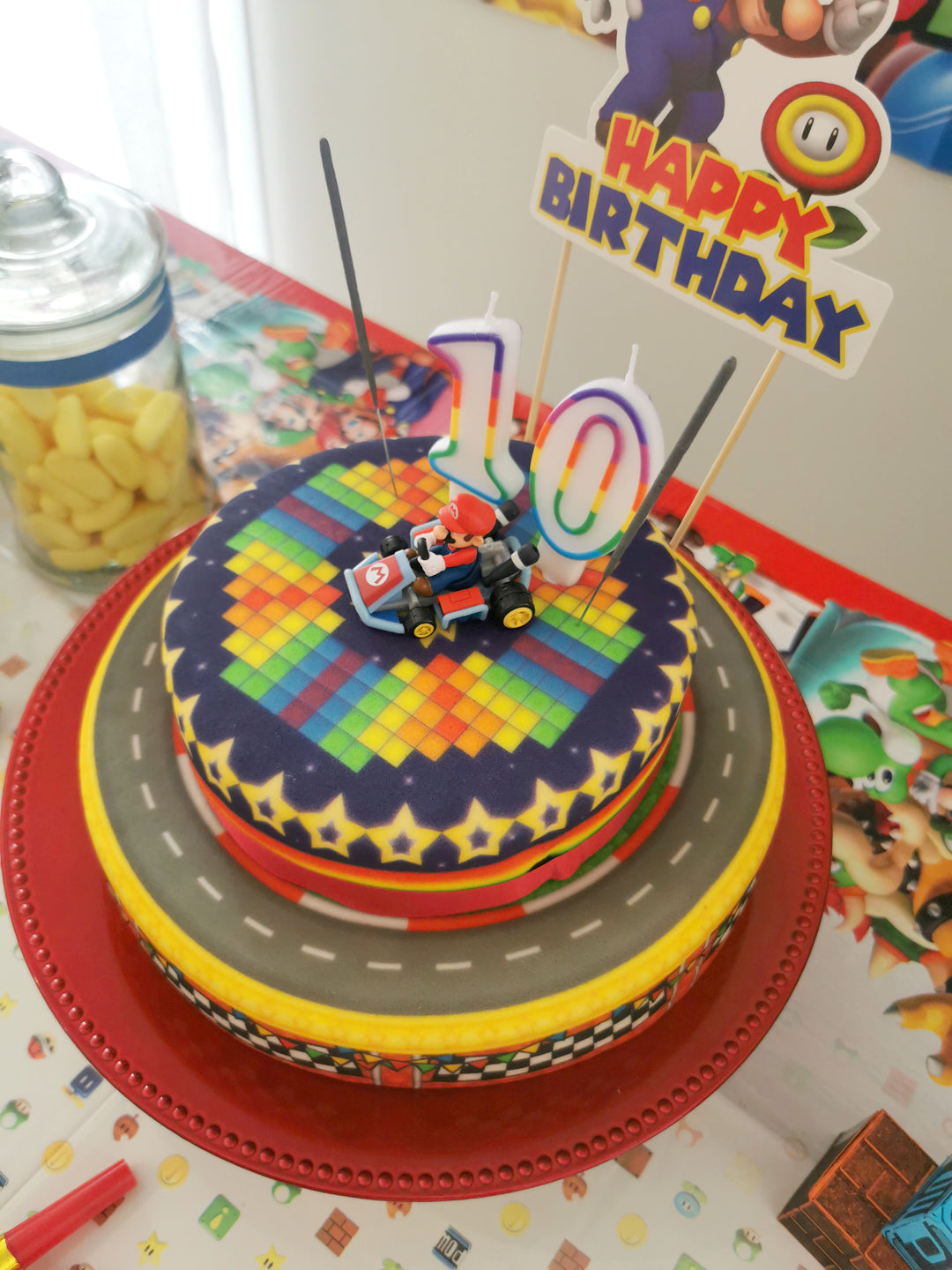 Mario Kart® na dwupoziomowym torcie