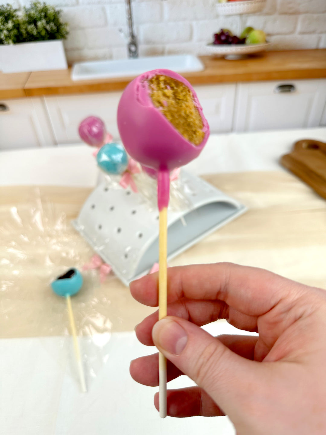 Cake-Pops z kolorową czekoladą i logiem (12 sztuk)