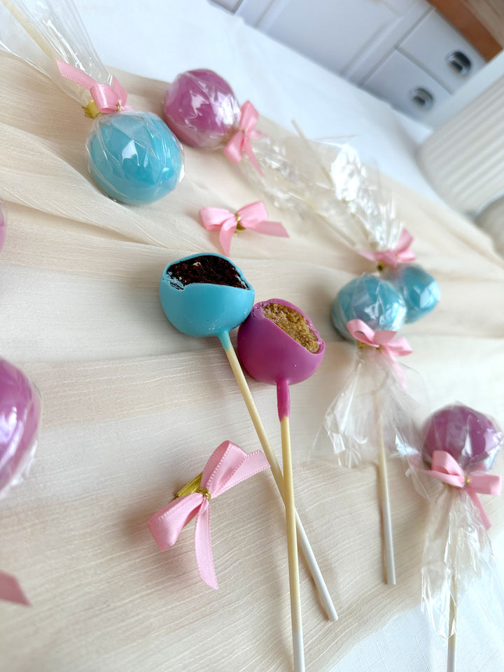 Cake-Pops z kolorową czekoladą i logiem (12 sztuk)