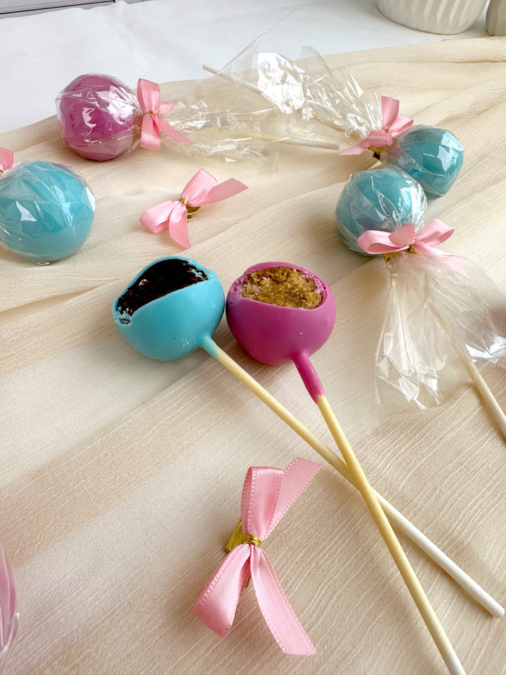 Cake-Pops z kolorową czekoladą i logiem (12 sztuk)