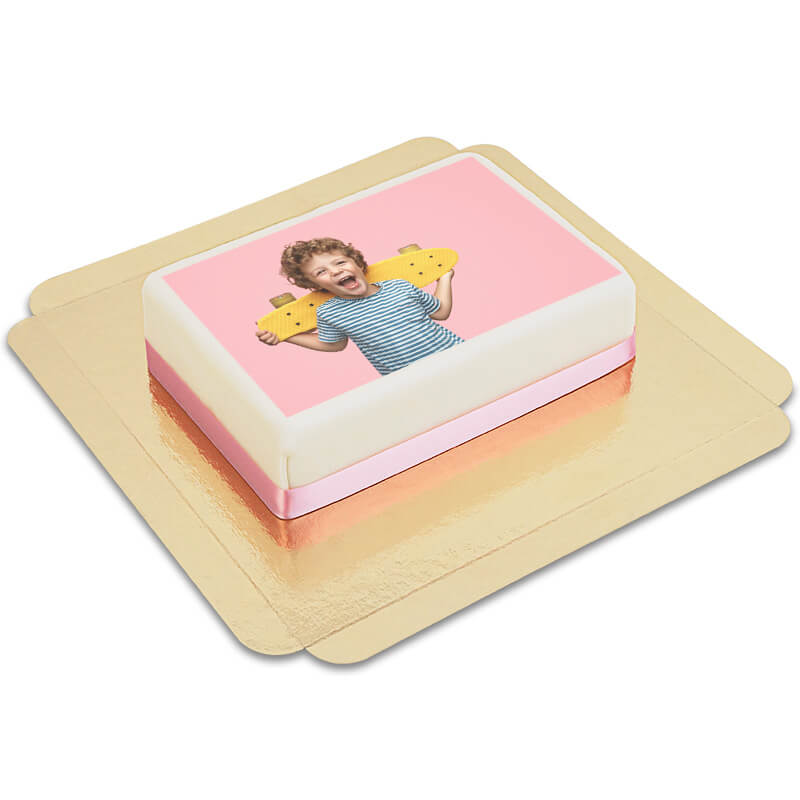 Kwadratowy tort ze zdjęciem i wstążką