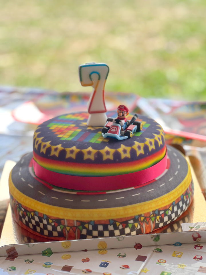 Mario Kart® na dwupoziomowym torcie