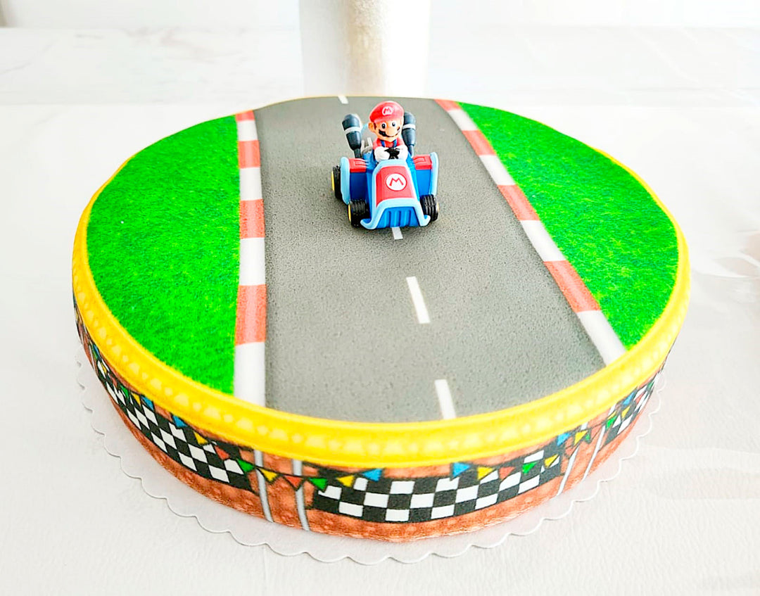 Mario Kart® na torcie na trawiastym torze wyścigowym