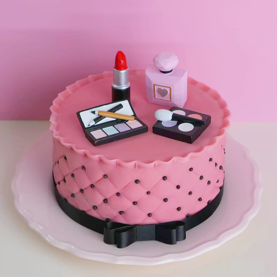 Deluxe tort makijażowy z czarną wstążką