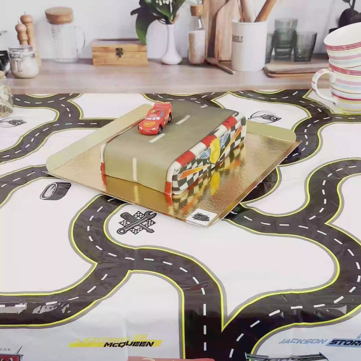 Zygzak McQueen® na torcie - torze wyścigowym