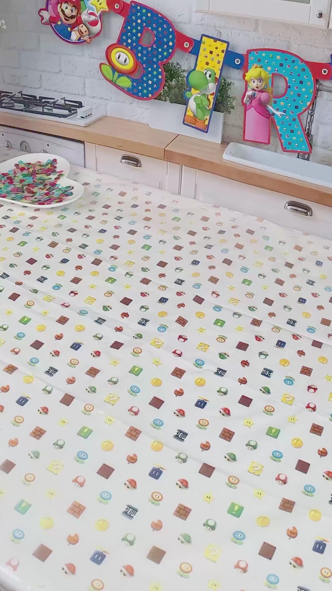 Mario Kart® na torcie na gwiezdnym torze wyścigowym