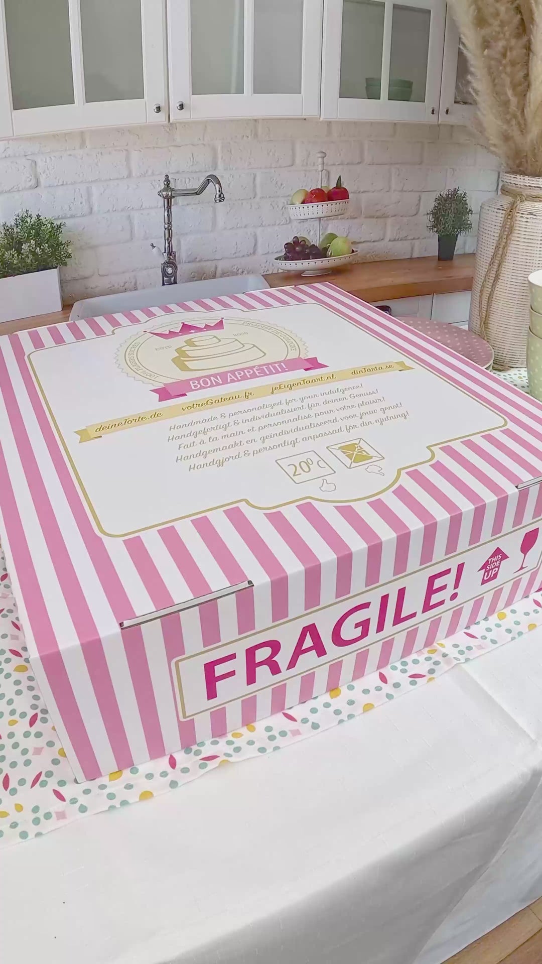 Podwójny tort w kształcie cyfry, różne kolory 