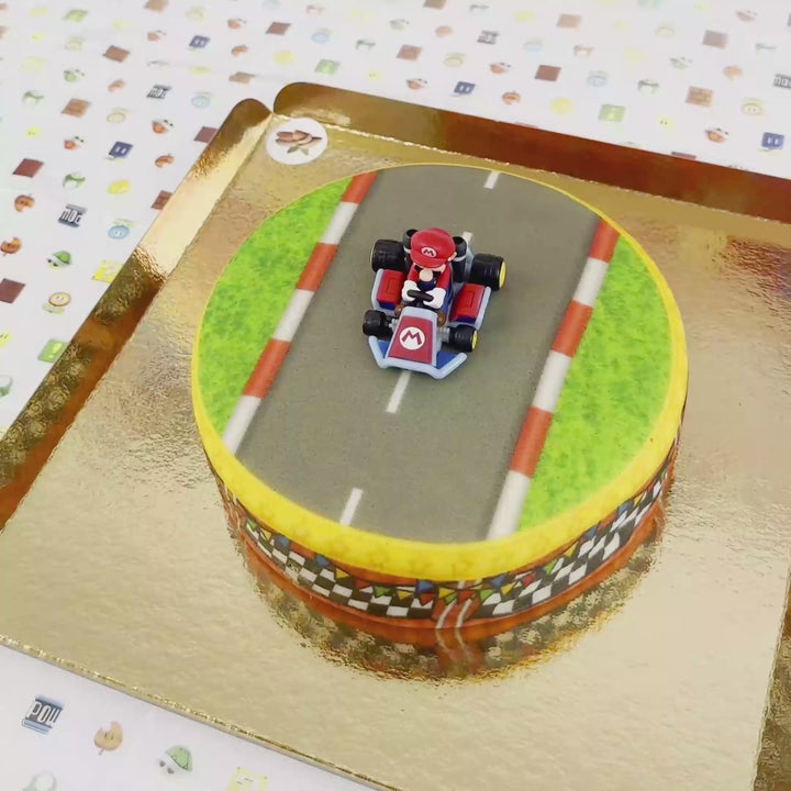 Mario Kart® na torcie na trawiastym torze wyścigowym
