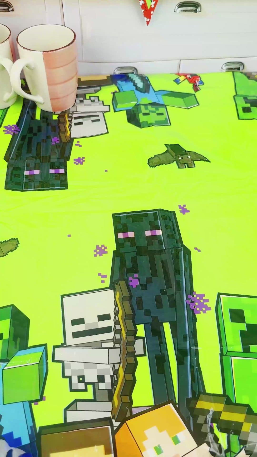  Świat gry Minecraft® Figurka na dwupiętrowym torcie