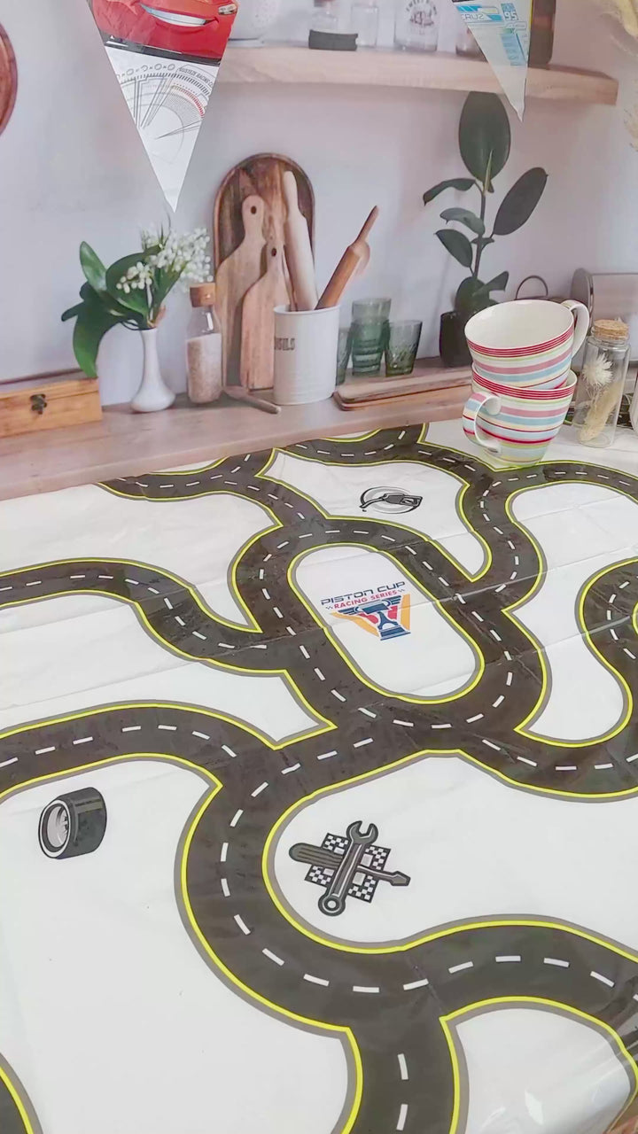 Zygzak McQueen® na torcie - torze wyścigowym