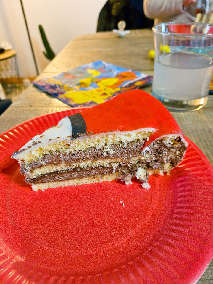 Tort w kształcie piłki z bajki